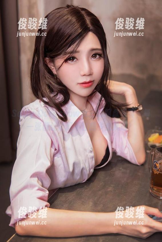 Sally Dorasnow女王的网盘写真，每一张都让人忍不住想多看几眼！